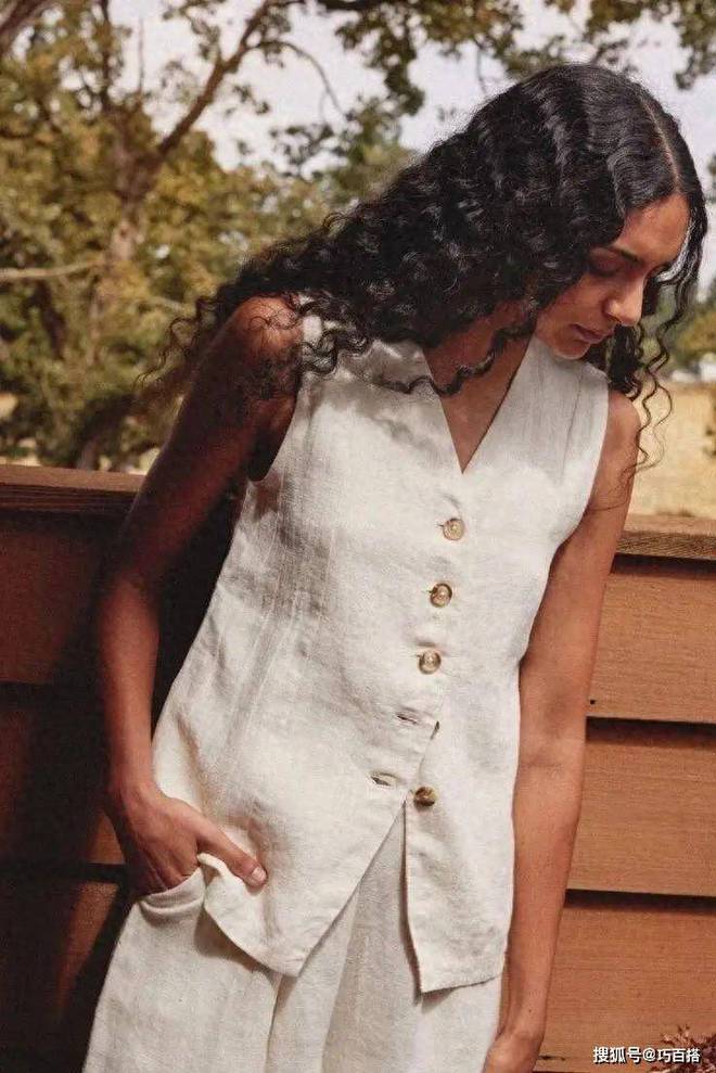 西装马甲下装别乱搭！跟着时尚博主这样选美的高级不雷同(图1)