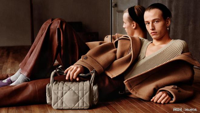 九游体育网站：迪奥2024冬季男装系列融合芭蕾的灵动精髓(图9)