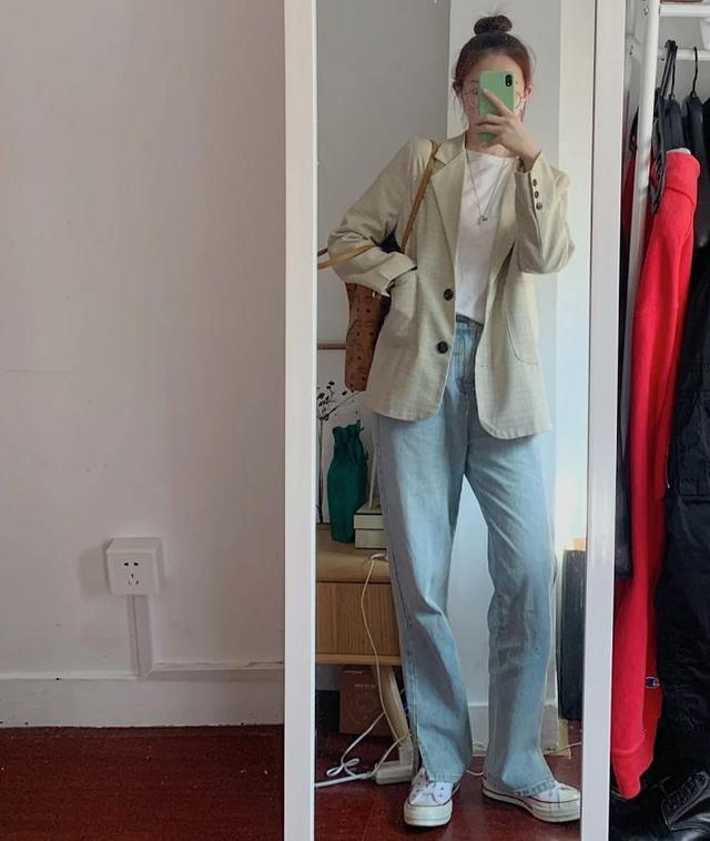 初夏最佳拍档小西装+小白鞋教你get时髦气质(图7)