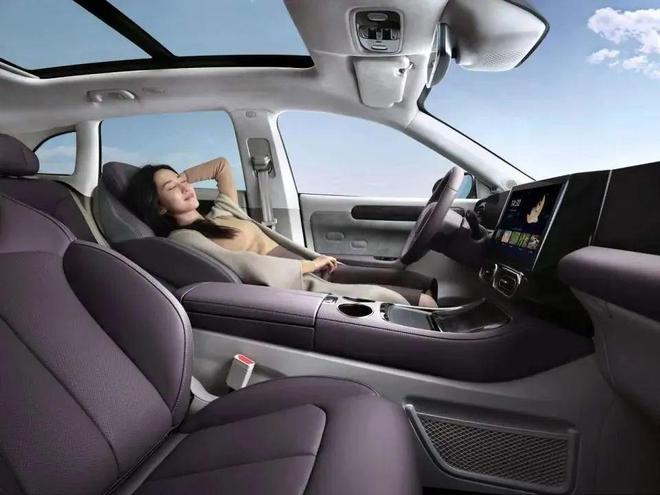 九游体育网站：没白等！不足12万就能拿下“西装暴徒”入门即高配一脚轰出544马力(图2)