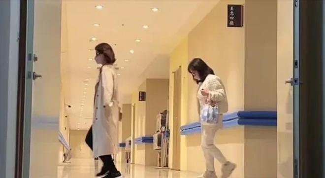 九游体育：琼瑶死因曝光！一氧化碳中毒窒息身亡去世时穿红色洋装面容安详(图4)