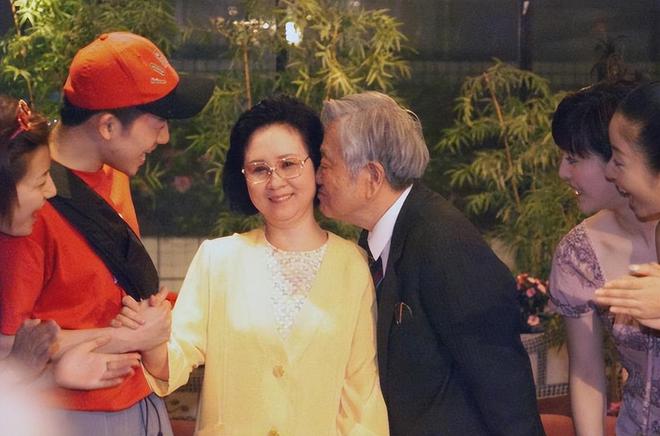 九游体育：琼瑶死因曝光！一氧化碳中毒窒息身亡去世时穿红色洋装面容安详(图15)