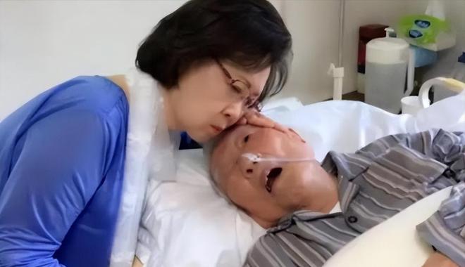 九游体育：琼瑶死因曝光！一氧化碳中毒窒息身亡去世时穿红色洋装面容安详(图16)