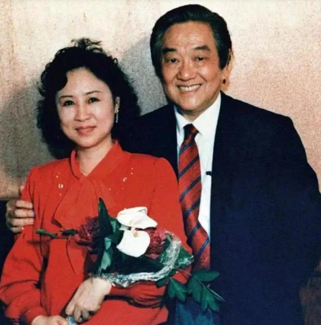 九游体育：琼瑶死因曝光！一氧化碳中毒窒息身亡去世时穿红色洋装面容安详(图12)