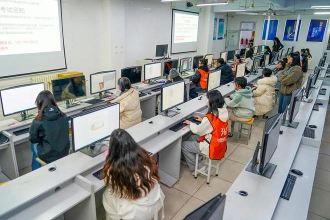 2024年第四届全国职业院校学生服装商品展示技术技能大赛在山服举办(图2)