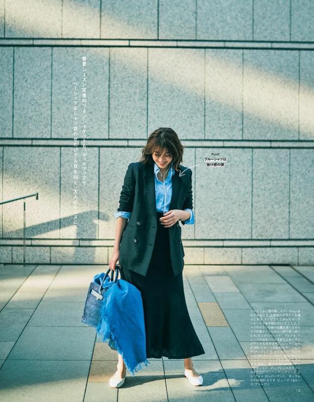 今年秋天“西装+裙子”又火了这样穿最时髦(图4)