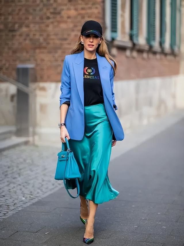 今年秋天“西装+裙子”又火了这样穿最时髦(图7)