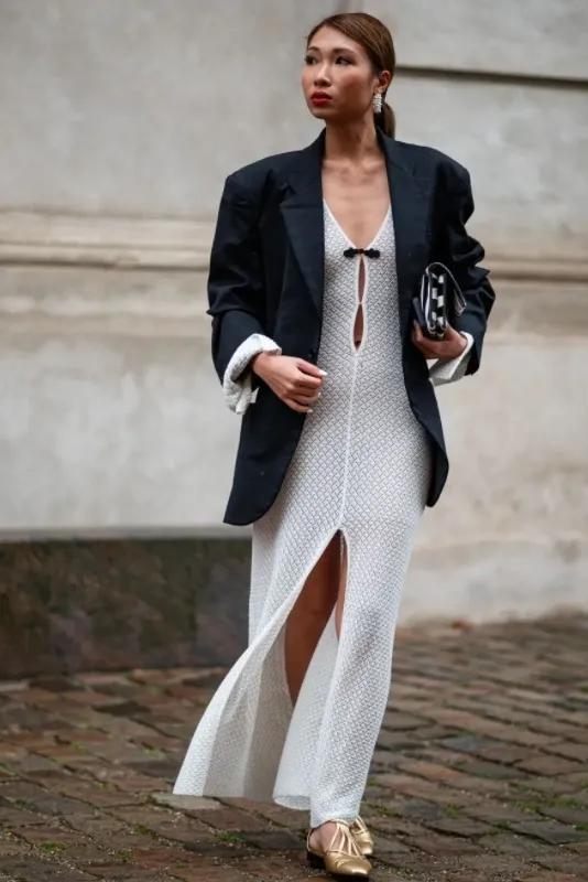 今年秋天“西装+裙子”又火了这样穿最时髦(图11)