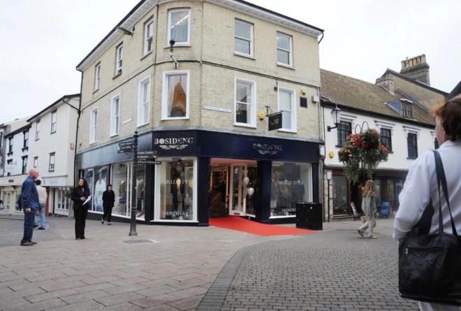 九游体育：2024中国服装新龙头：市值破400亿已将衣服卖到欧美日韩市场(图2)