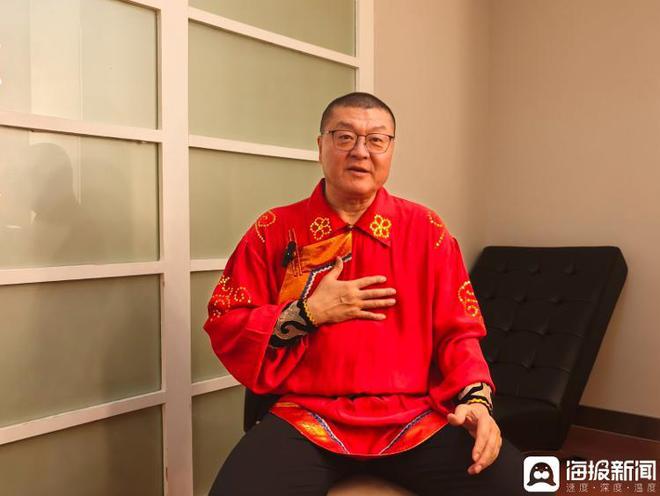 人间·溯光2024①｜56岁跳舞出圈的“网红院长”：会和学生一直“奔腾”在舞台上(图2)