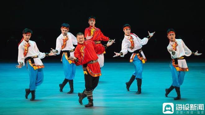 人间·溯光2024①｜56岁跳舞出圈的“网红院长”：会和学生一直“奔腾”在舞台上(图6)