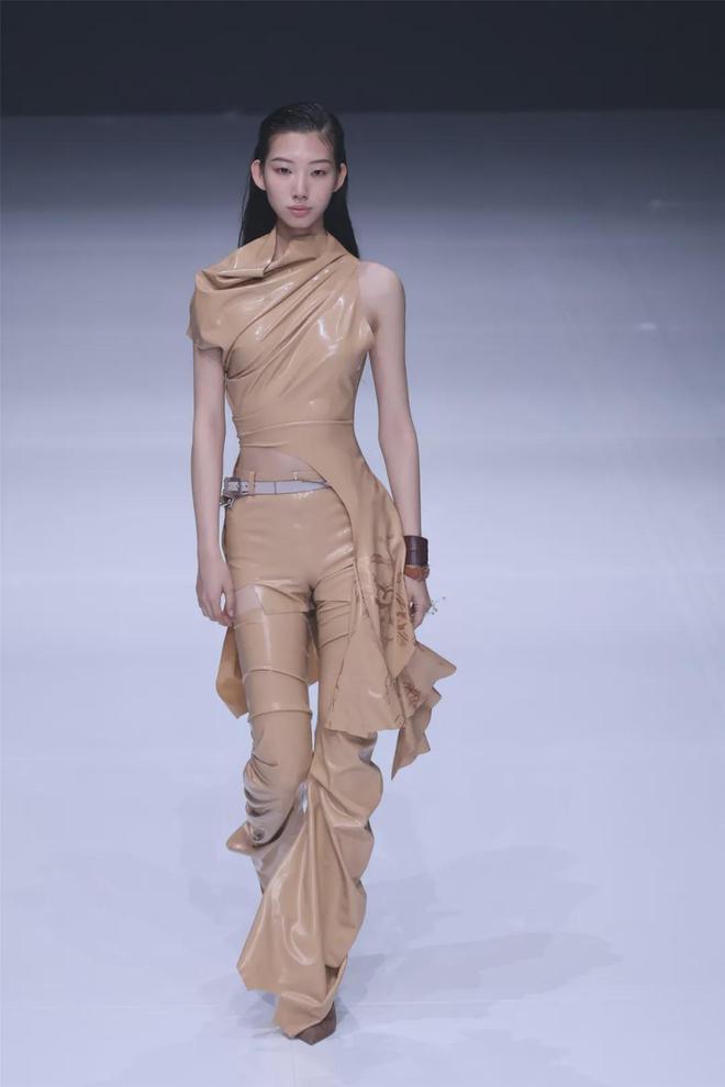 毕业设计｜2024清华大学美术学院服装与服饰设计毕业作品发布(图8)