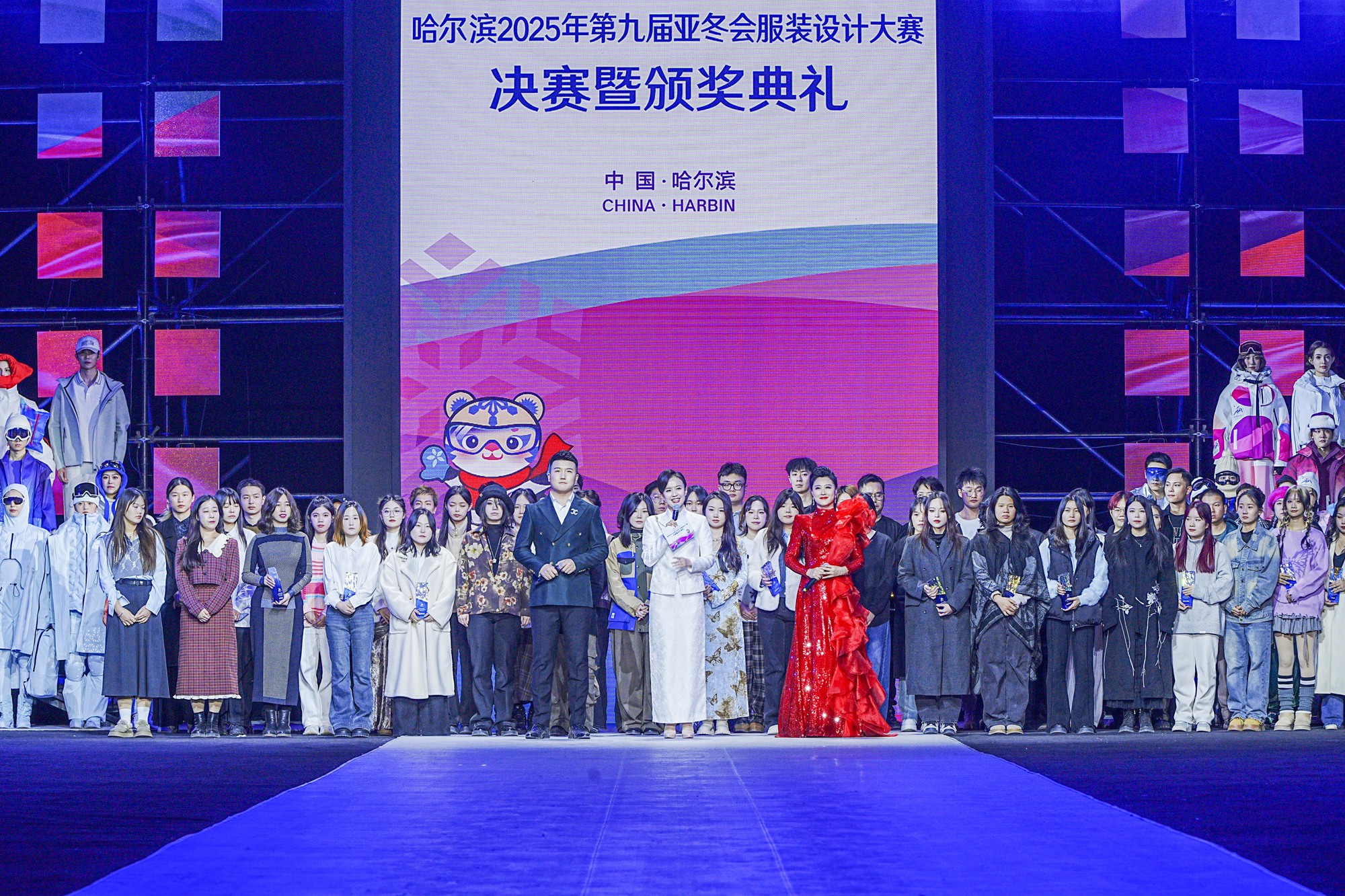 亚冬会服装设计大赛决赛及颁奖典礼在哈尔滨举行(图2)