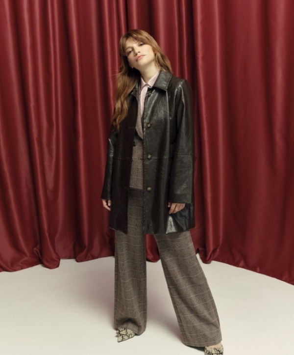 iBLUES2024秋冬系列：复古风格新演绎优雅与不羁并存(图2)