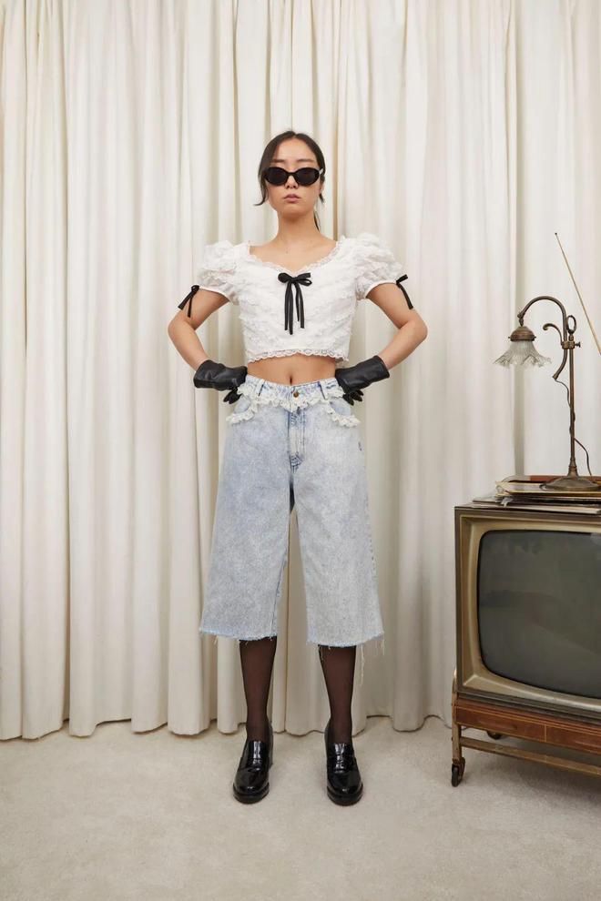 九游体育：TannerFletcher2024秋冬系列格纹图案的直线线条(图2)