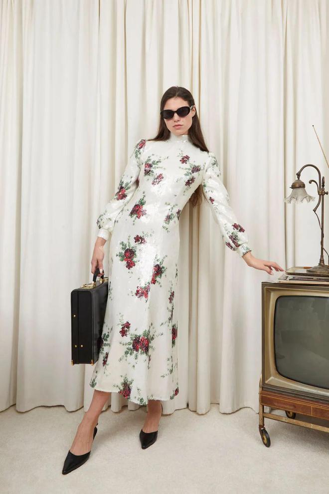 九游体育：TannerFletcher2024秋冬系列格纹图案的直线线条(图6)