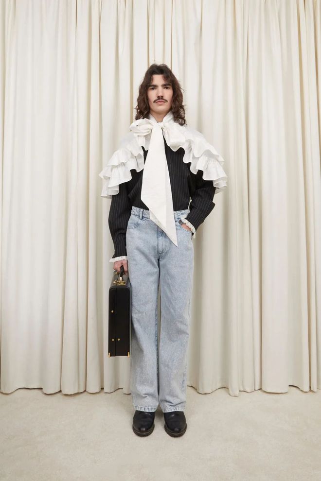 九游体育：TannerFletcher2024秋冬系列格纹图案的直线线条(图7)