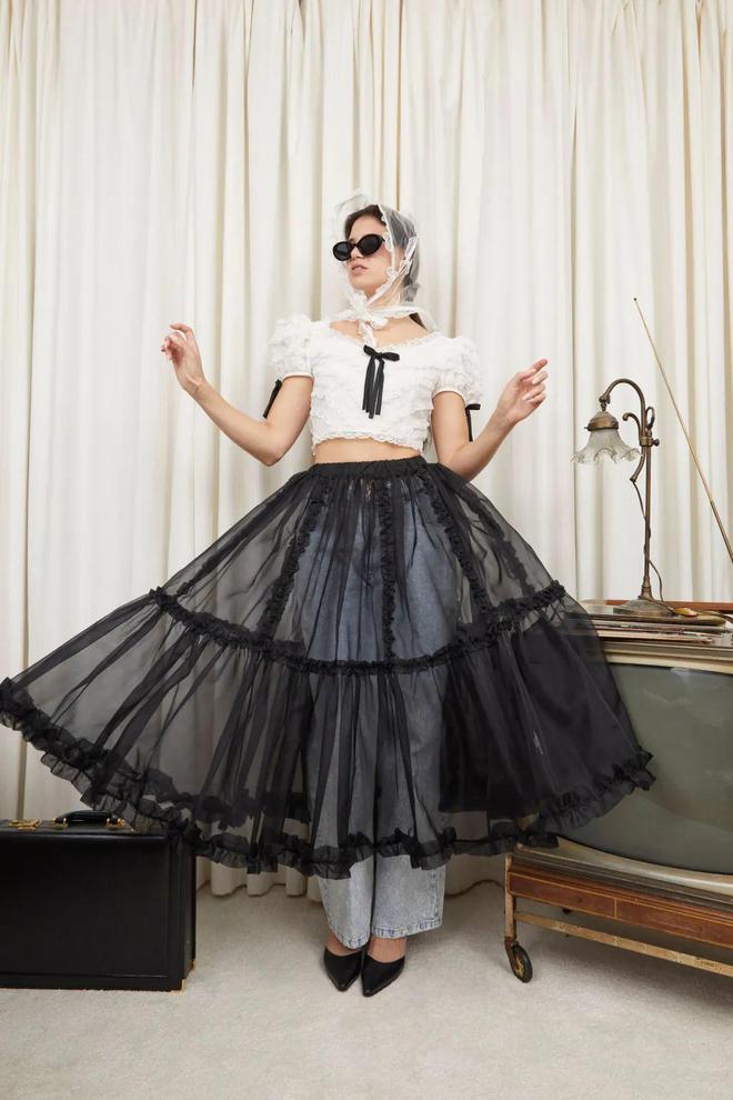 九游体育：TannerFletcher2024秋冬系列格纹图案的直线线条(图13)