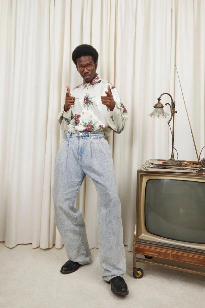 九游体育：TannerFletcher2024秋冬系列格纹图案的直线线条(图8)