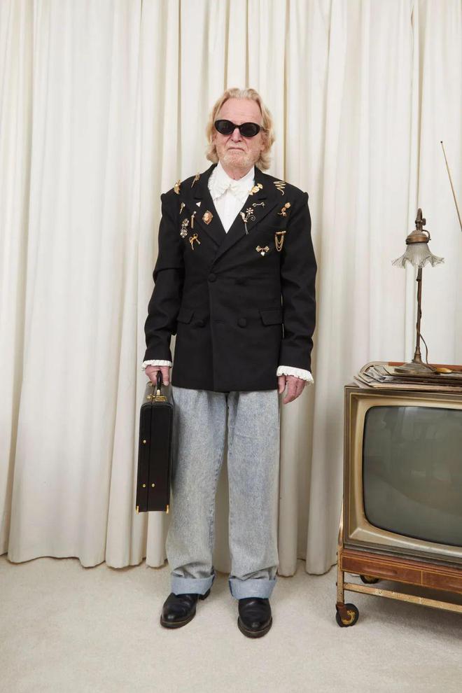 九游体育：TannerFletcher2024秋冬系列格纹图案的直线线条(图11)