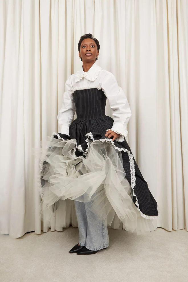 九游体育：TannerFletcher2024秋冬系列格纹图案的直线线条(图19)