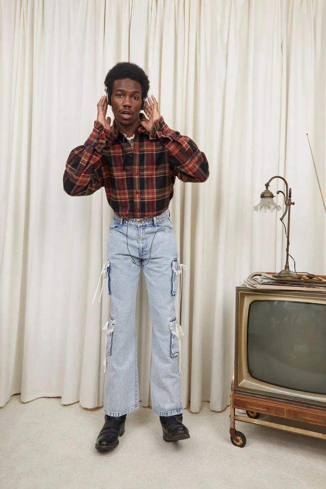 九游体育：TannerFletcher2024秋冬系列格纹图案的直线线条(图22)