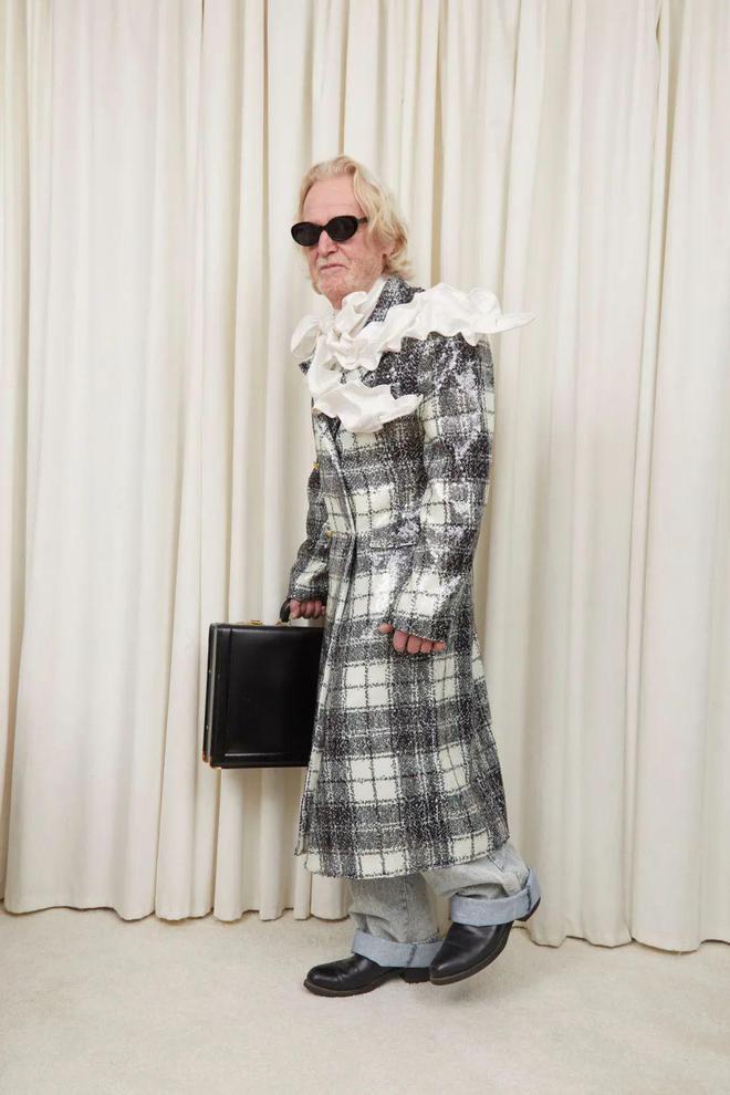 九游体育：TannerFletcher2024秋冬系列格纹图案的直线线条(图20)