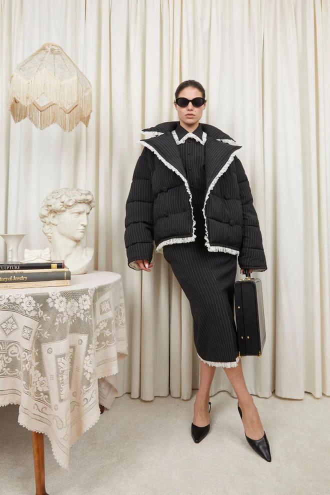 九游体育：TannerFletcher2024秋冬系列格纹图案的直线线条(图24)