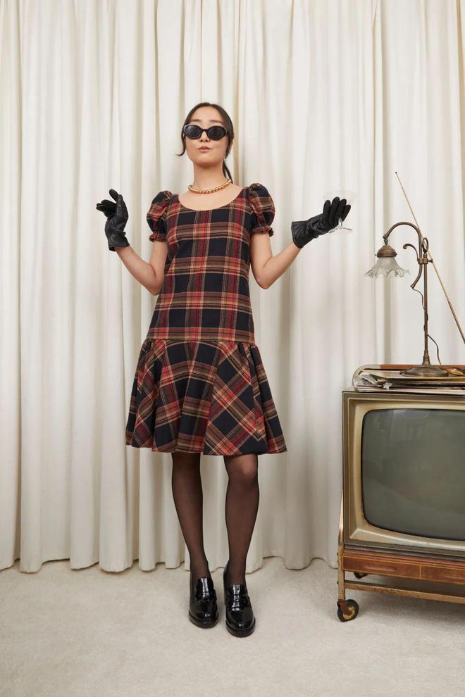 九游体育：TannerFletcher2024秋冬系列格纹图案的直线线条(图30)