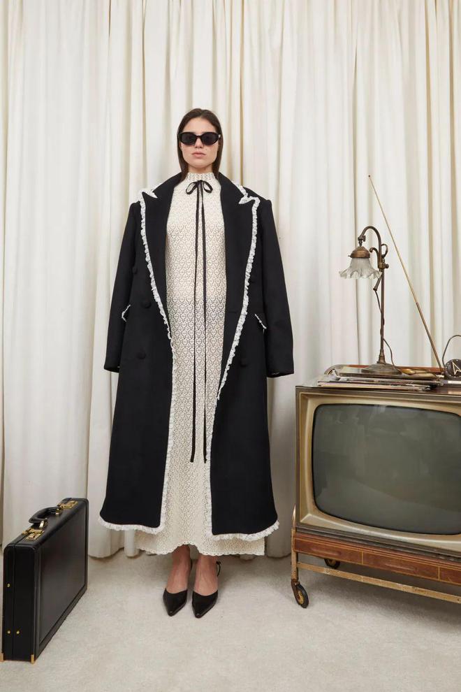 九游体育：TannerFletcher2024秋冬系列格纹图案的直线线条(图27)