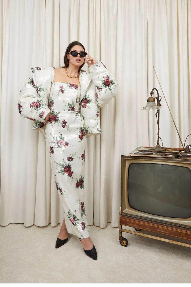 九游体育：TannerFletcher2024秋冬系列格纹图案的直线线条(图35)