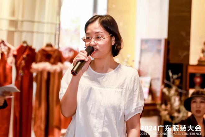九游体育网站：广东设计力量集结共创非遗时尚融合新未来丨2024广东服装大会(图2)