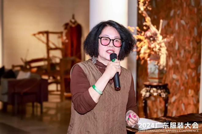 九游体育网站：广东设计力量集结共创非遗时尚融合新未来丨2024广东服装大会(图4)
