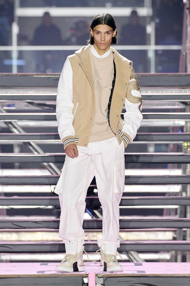 九游体育网站：PhilippPlein2024秋冬系列休闲利落暗黑简约(图14)