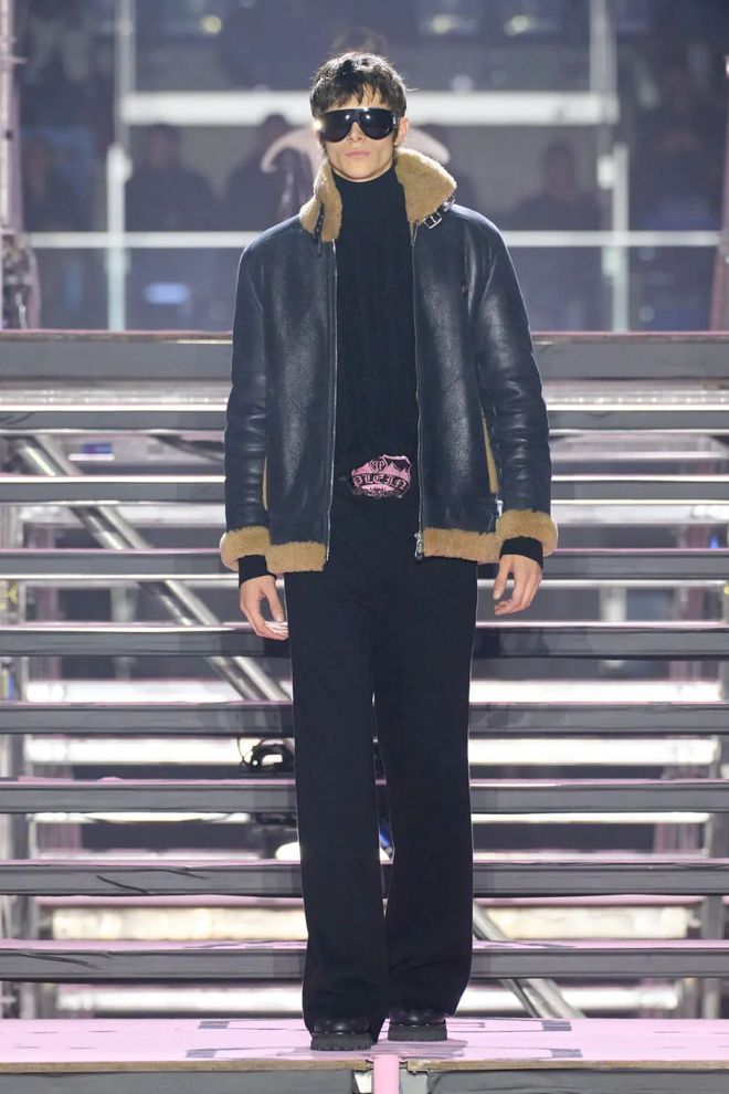 九游体育网站：PhilippPlein2024秋冬系列休闲利落暗黑简约(图25)