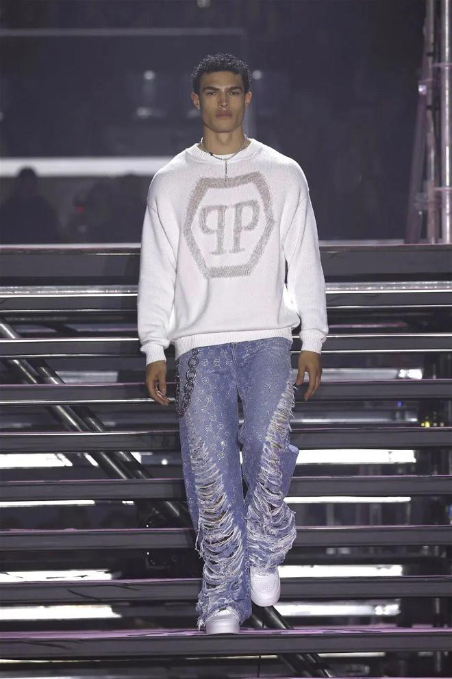 九游体育网站：PhilippPlein2024秋冬系列休闲利落暗黑简约(图34)