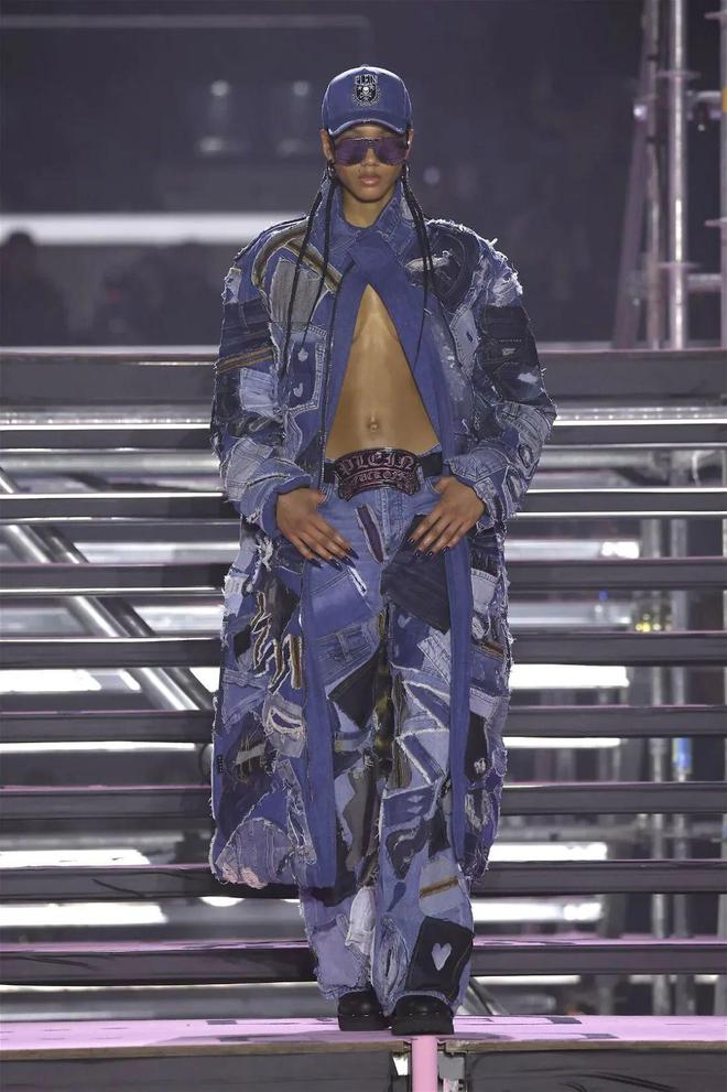 九游体育网站：PhilippPlein2024秋冬系列休闲利落暗黑简约(图41)