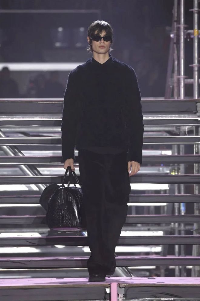 九游体育网站：PhilippPlein2024秋冬系列休闲利落暗黑简约(图45)