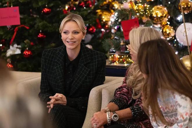 九游体育网站：“2024最能花钱王妃”还是她！怒刷270万买大牌和老公装恩爱～(图12)