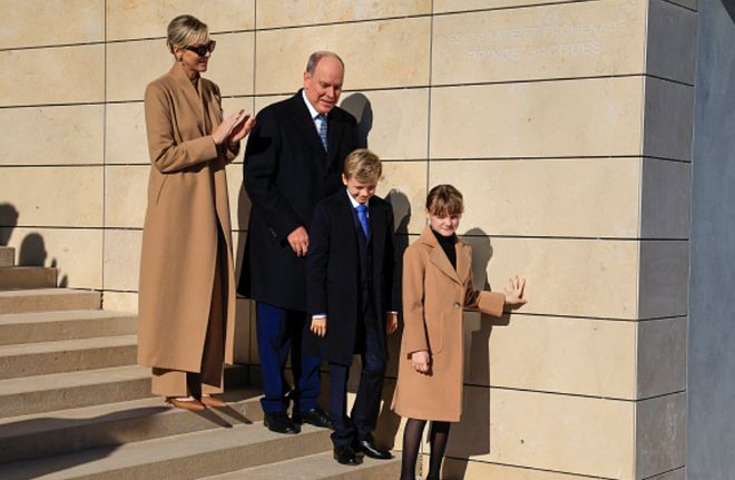 九游体育网站：“2024最能花钱王妃”还是她！怒刷270万买大牌和老公装恩爱～(图10)