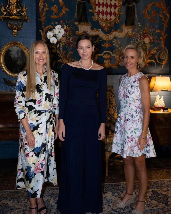 九游体育网站：“2024最能花钱王妃”还是她！怒刷270万买大牌和老公装恩爱～(图22)