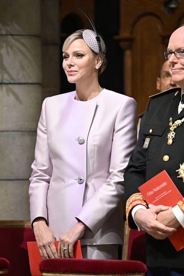 九游体育网站：“2024最能花钱王妃”还是她！怒刷270万买大牌和老公装恩爱～(图27)