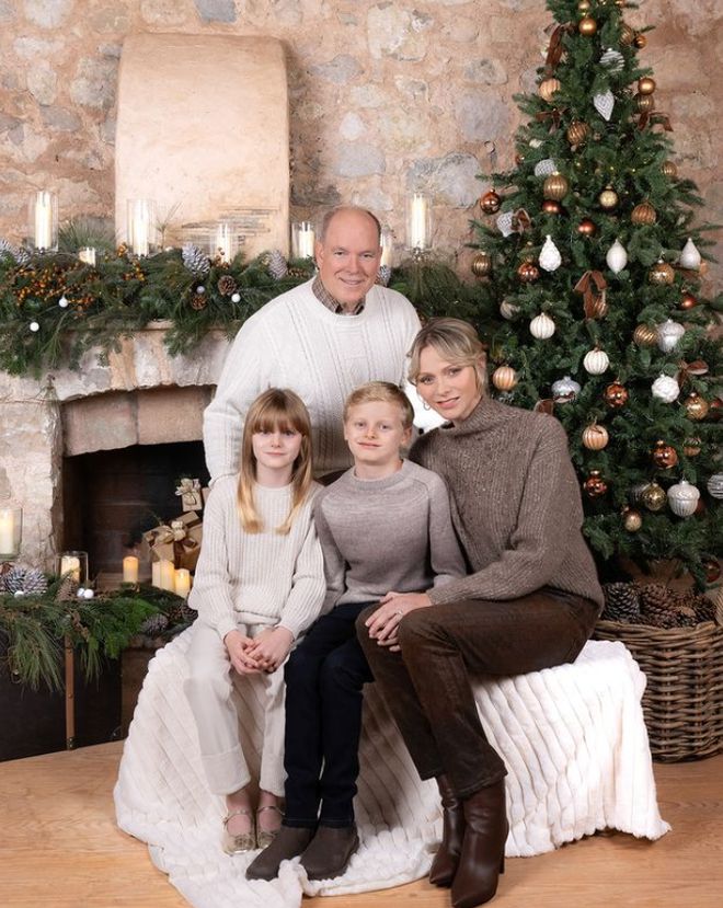 九游体育网站：“2024最能花钱王妃”还是她！怒刷270万买大牌和老公装恩爱～(图39)