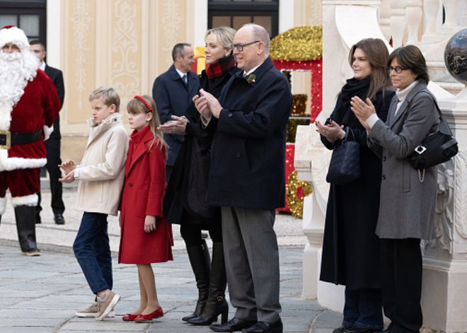 九游体育网站：“2024最能花钱王妃”还是她！怒刷270万买大牌和老公装恩爱～(图40)