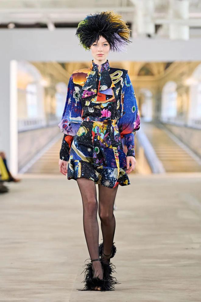 九游体育网站：Libertine2024秋冬系列五官图案(图2)