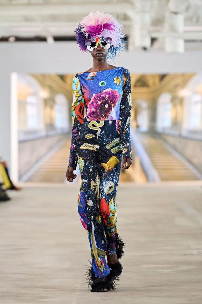 九游体育网站：Libertine2024秋冬系列五官图案(图4)