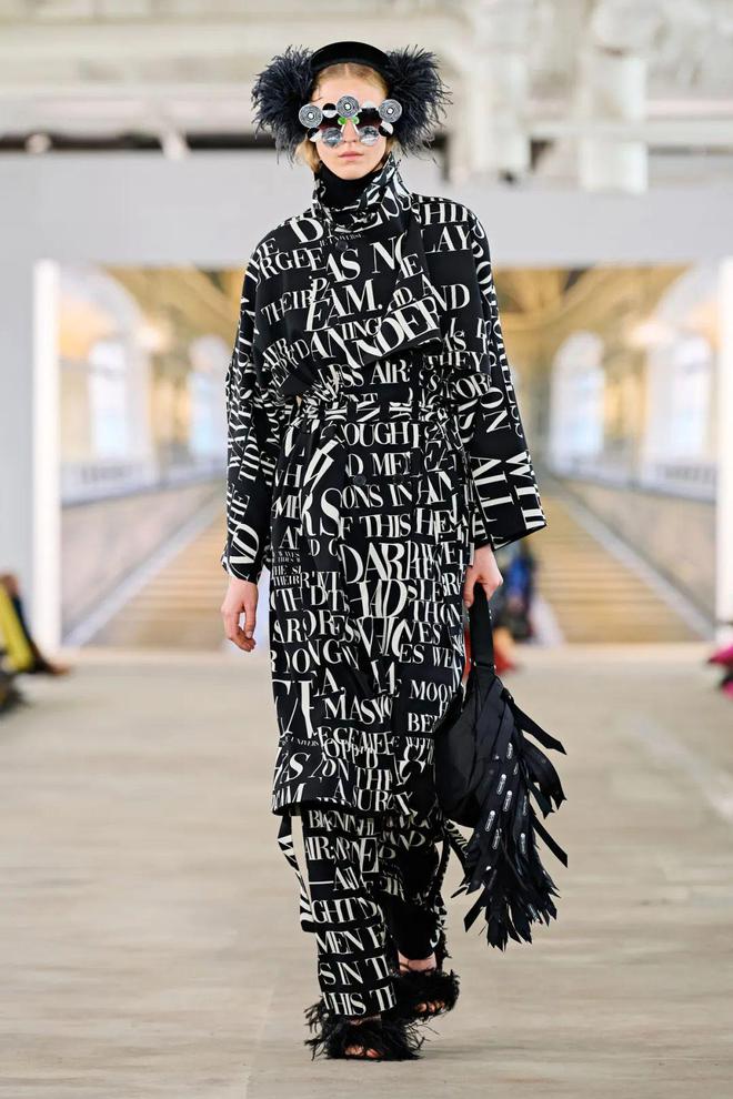 九游体育网站：Libertine2024秋冬系列五官图案(图7)