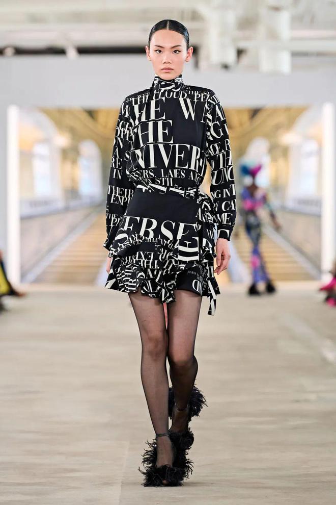 九游体育网站：Libertine2024秋冬系列五官图案(图10)