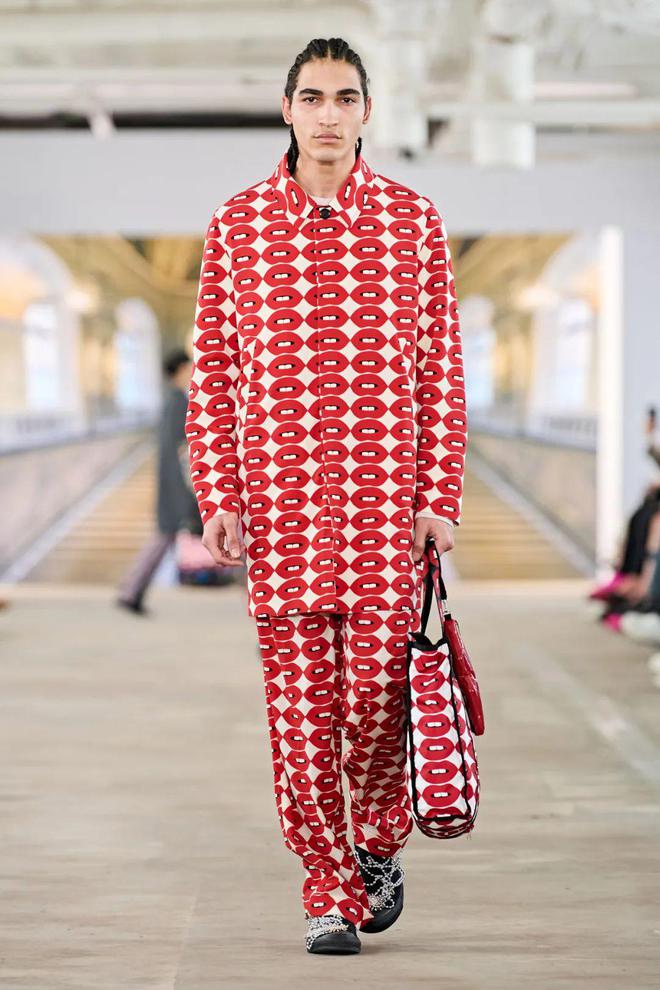 九游体育网站：Libertine2024秋冬系列五官图案(图12)