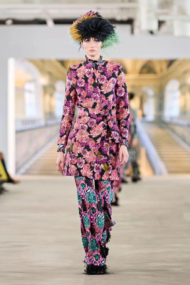 九游体育网站：Libertine2024秋冬系列五官图案(图13)